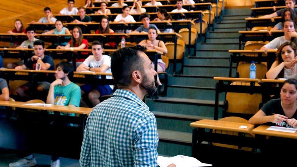 Un profesor de universidad, durante las clases.