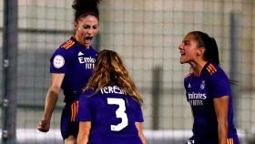 Las jugadoras del Real Femenino celebran un gol ante el Real Betis