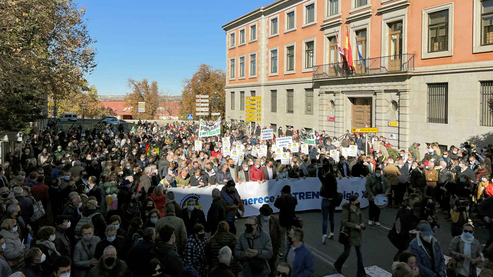 Unas 4.000 personas salen a la calle en Ávila para exigir al Gobierno un tren del siglo XXI