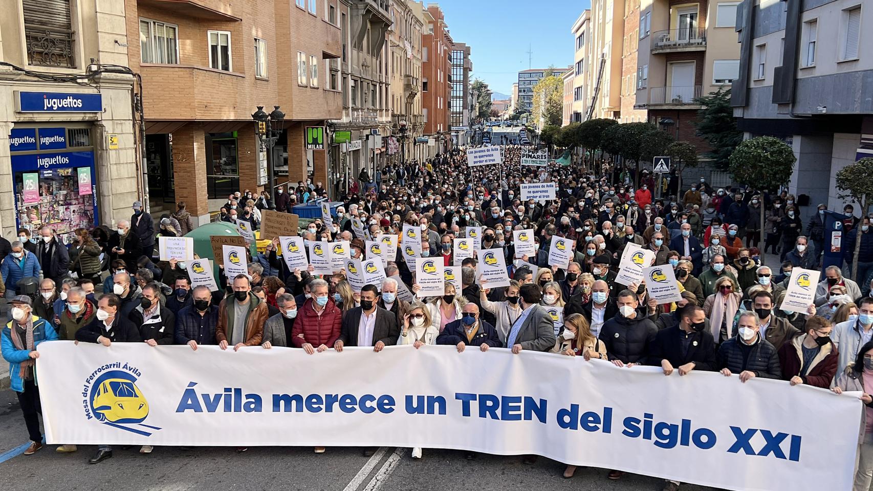 Unas 4.000 personas salen a la calle en Ávila para exigir al Gobierno un tren del siglo XXI