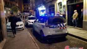 Un coche de la Policía Municipal de Salamanca de noche