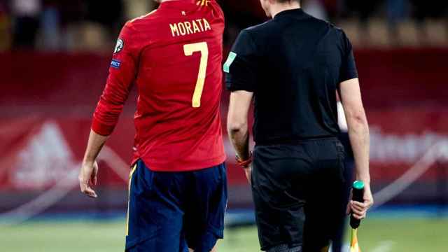 Álvaro Morata celebra su gol con España con una estrella dedicada a Miguel Ángel, un niño enfermo