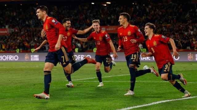 Los jugadores de España celebran el gol de Morata ante Suecia