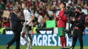 Cristiano Ronaldo y Fernando Santos discutiendo tras un partido de Portugal