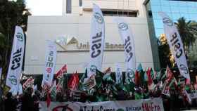 Protestas contra los despidos en Unicaja. Foto: CSIF