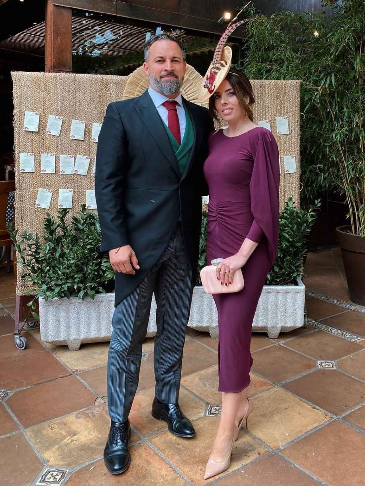 Santiago Abascal y Lidia Bedman, en la boda de Javier Ortega Smith y Paulina Sánchez del Río.