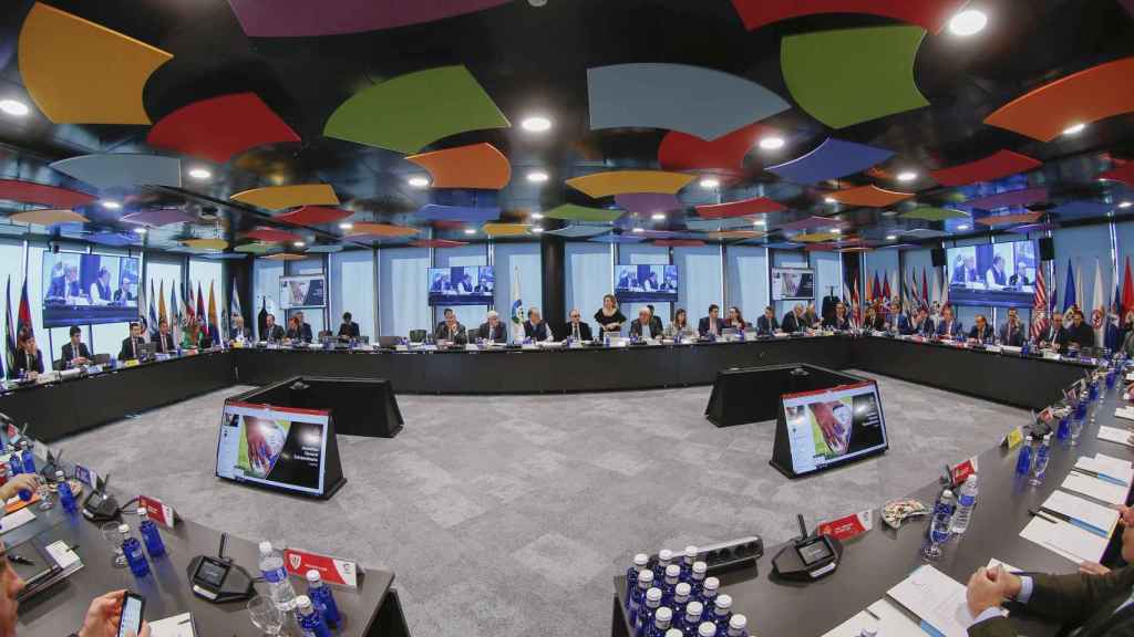 Imagen de una reunión de la Asamblea General en la Sala de Juntas de LaLiga.
