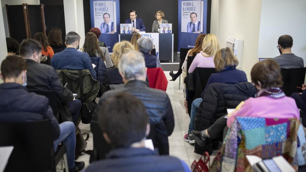 Pedro J. Ramírez y Belén López Celada (Planeta), en la presentación de 'Palabra de director'.