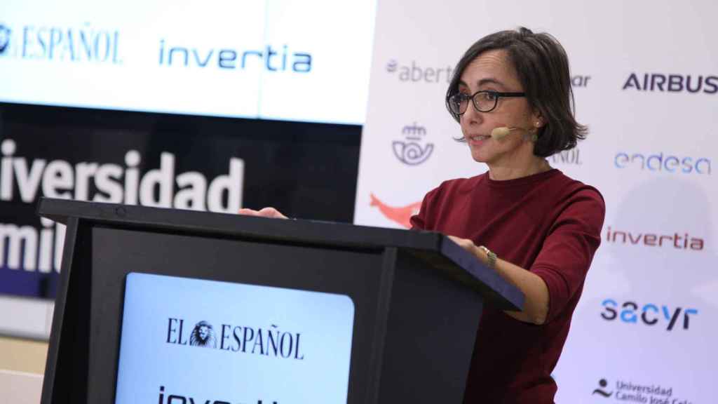 Patricia Cordovilla González, directora de Transportes y Sector Postal de la CNMC, durante su intervención en la tercera jornada del II Simposio del Observatorio de la Movilidad y las Ciudades.