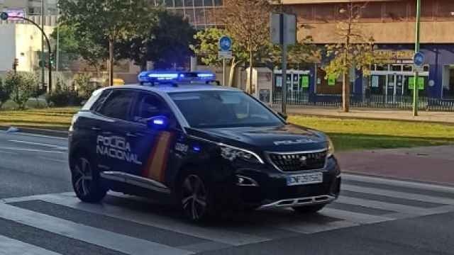 La Policía Nacional, patrullando por las calles de Málaga.