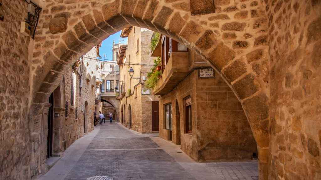 Arco en el pueblo de Cretas, uno de los 18 de la comarca del Matarraña, en el Bajo Aragón.