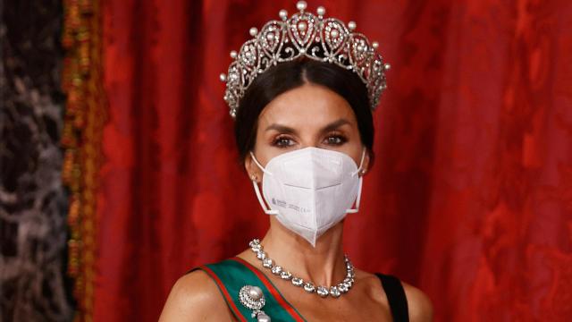 Letizia en la cena de gala ofrecida al presidente de Italia, Sergio Mattarella, y su hija.