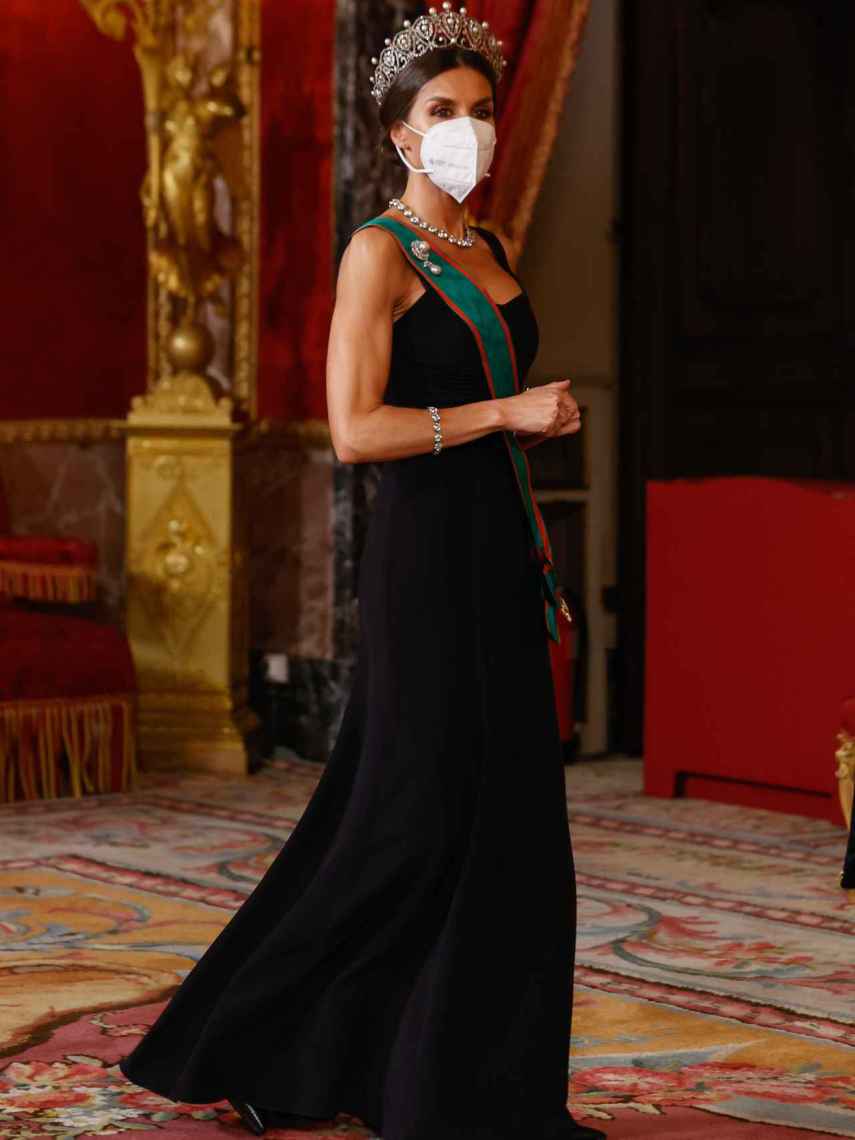 Letizia deslumbró en el Palacio Real por su estilismo y su impresionante figura.