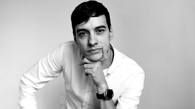 Enrique Aparicio es CEO de la plataforma para artistas Attyck.