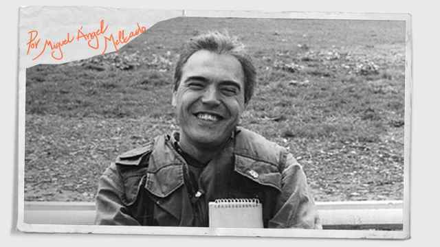 Un sonriente Julio Fuentes, en el ejercicio de su profesión.