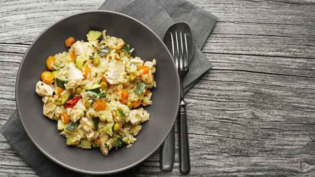 Arroz de verduras con conejo, una receta saludable y con pocas grasas