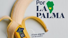 El plátano que recauda para La Palma gracias a publicistas malagueños: No queríamos mostrar más el volcán