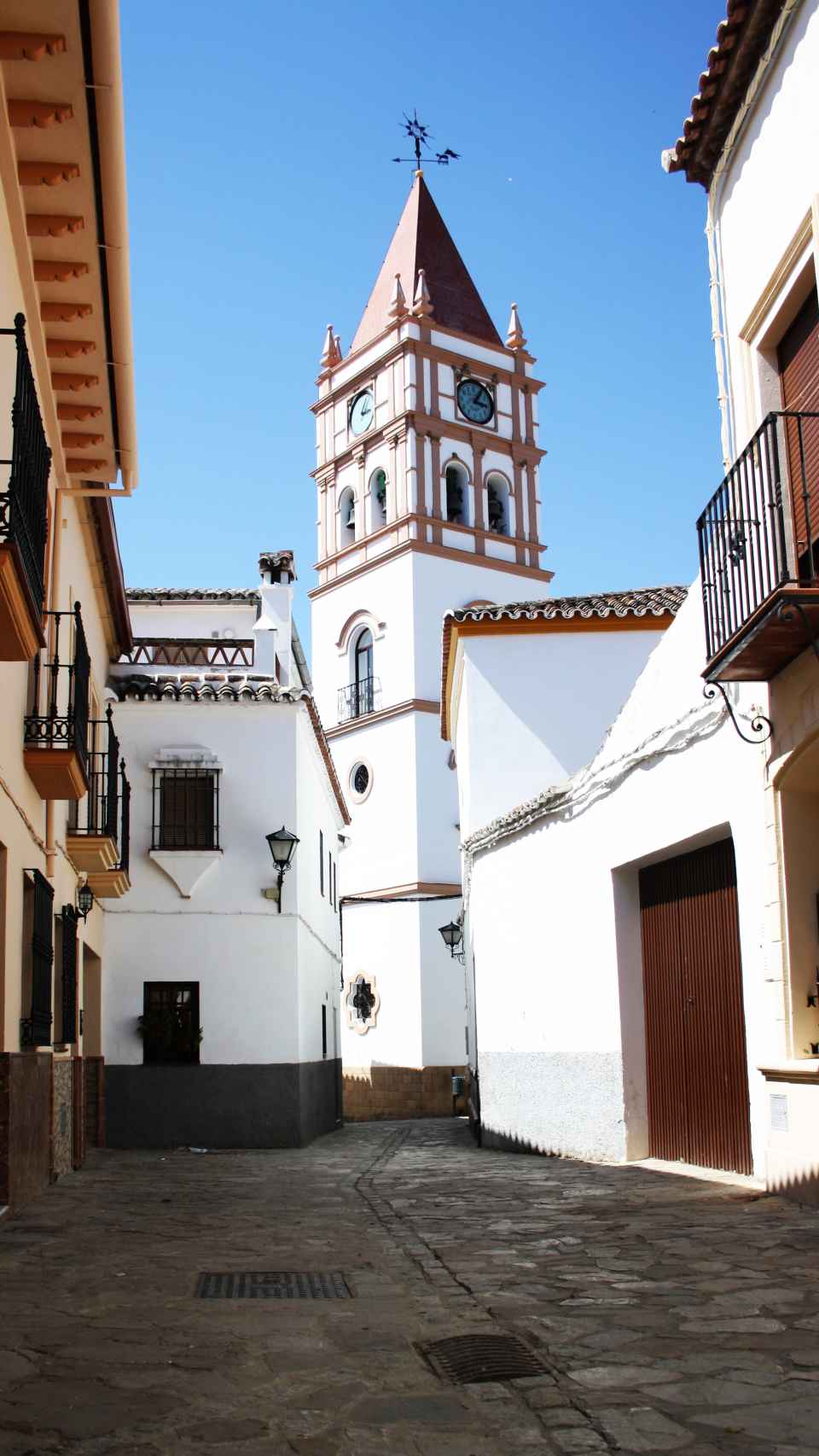 La iglesia de San Juan de Letrán es uno de los puntos obligados a contemplar en Arriate.