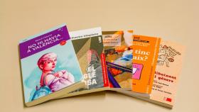 Los cinco libros que va a distribuir la Comunidad Valenciana en todos los centros de Secundaria.