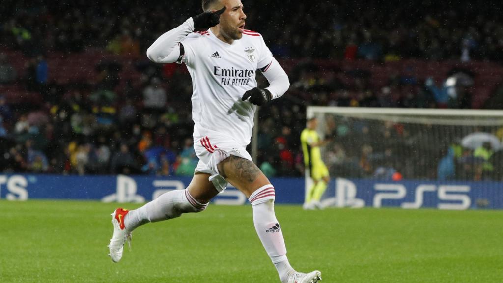 Otamendi celebra su gol antes de que fuera anulado