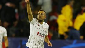 Joan Jordán celebra un gol con el Sevilla en la Champions League 2021/2022