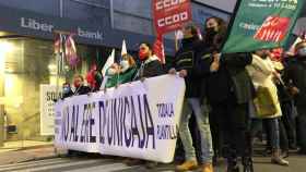 Centenares de trabajadores de Liberbank protestan en Castilla-La Mancha por el ERE de Unicaja