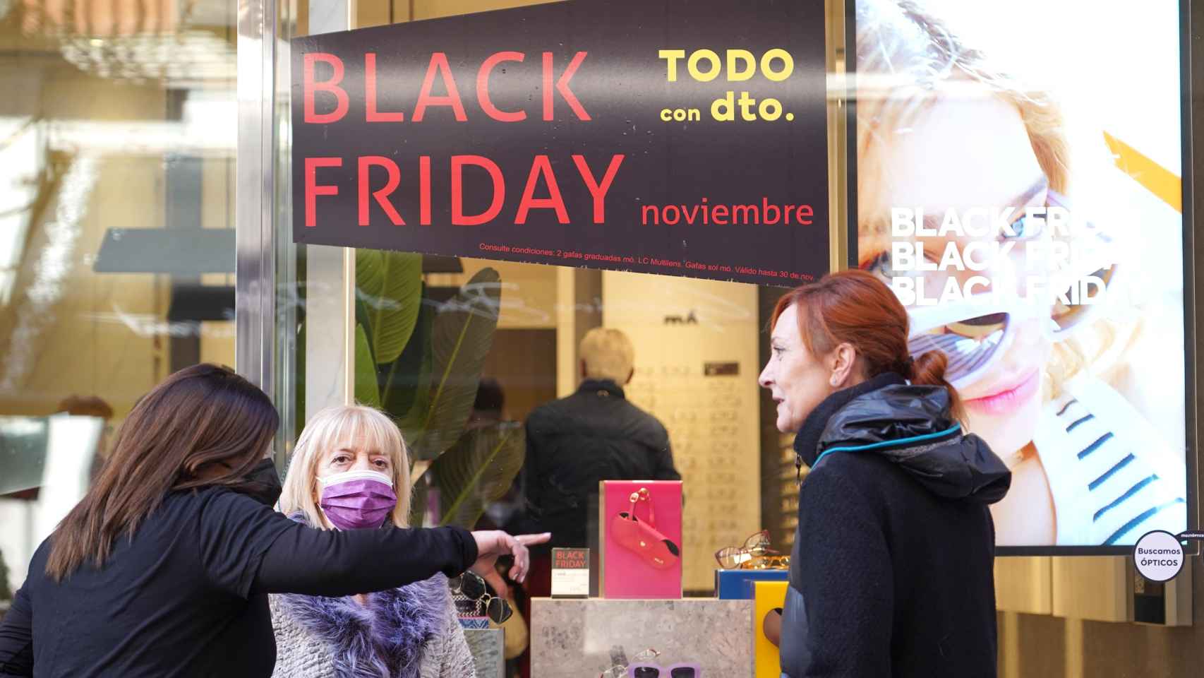 Un comercio vallisoletano promocionando el 'Black Friday'