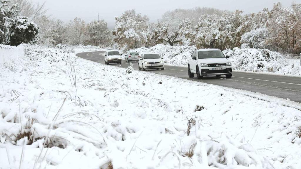 La nieve obliga a cerrar una carretera y a usar cadenas en seis tramos de Castilla y León