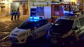 Policía y Bomberos de Burgos durante la intervención por intoxicación de monóxido