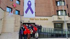 Minuto de silencio en la sede de Cruz Roja Valladolid