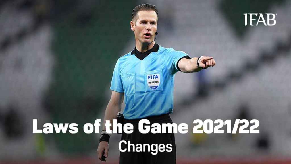 La portada de las nuevas normas del fútbol de la IFAB para la 2021/2022.