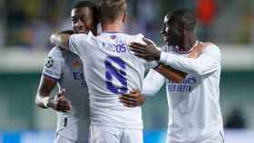 Toni Kroos, Alaba y Ferland Mendy, celebrando un gol del Real Madrid