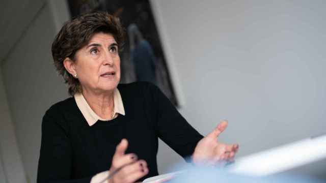 María San Gil, histórica dirigente del PP Vasco e impulsora de la plataforma NEOS, atiende a EL ESPAÑOL en su despacho.