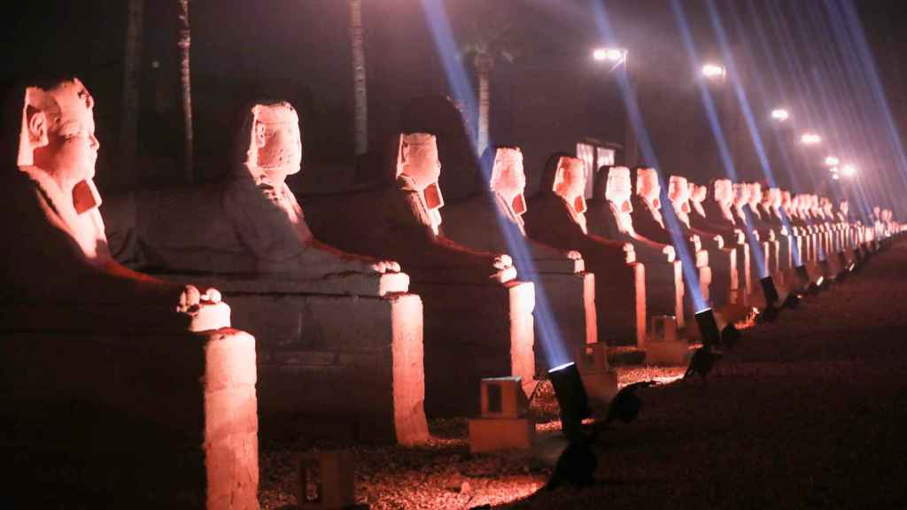Vista de las esfinges egipcias restauradas.