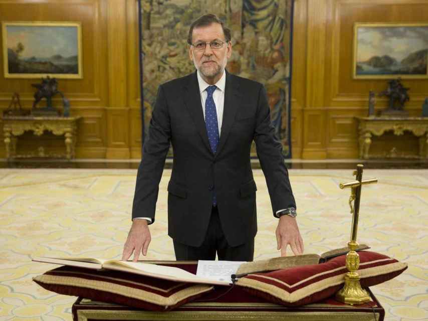 Rajoy jurando su cargo como presidente del Gobierno, por segunda vez, en 2016.