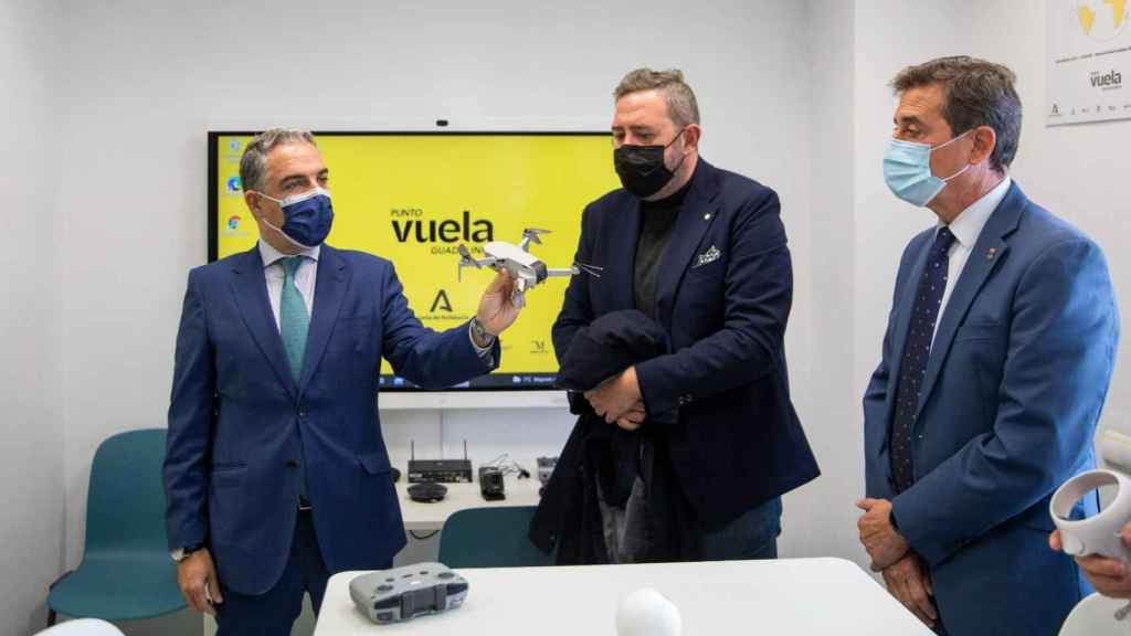 La Junta comienza la implantación del plan Andalucía Vuela en los puntos de la red Guadalinfo