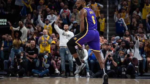 LeBron James en un partido contra los Indiana Pacers