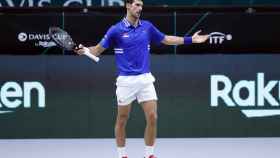 Novak Djokovic protestando durante un partido de la Copa Davis