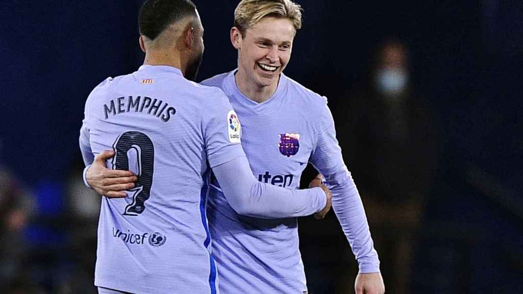 De Jong y Depay celebrando el gol del Barça