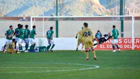 Instante en el que Sevikyan hacía el segundo gol del Atlético Levante. Foto: CD Marchamalo