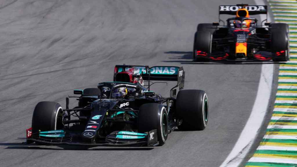 Lewis Hamilton, por delante de Max Verstappen