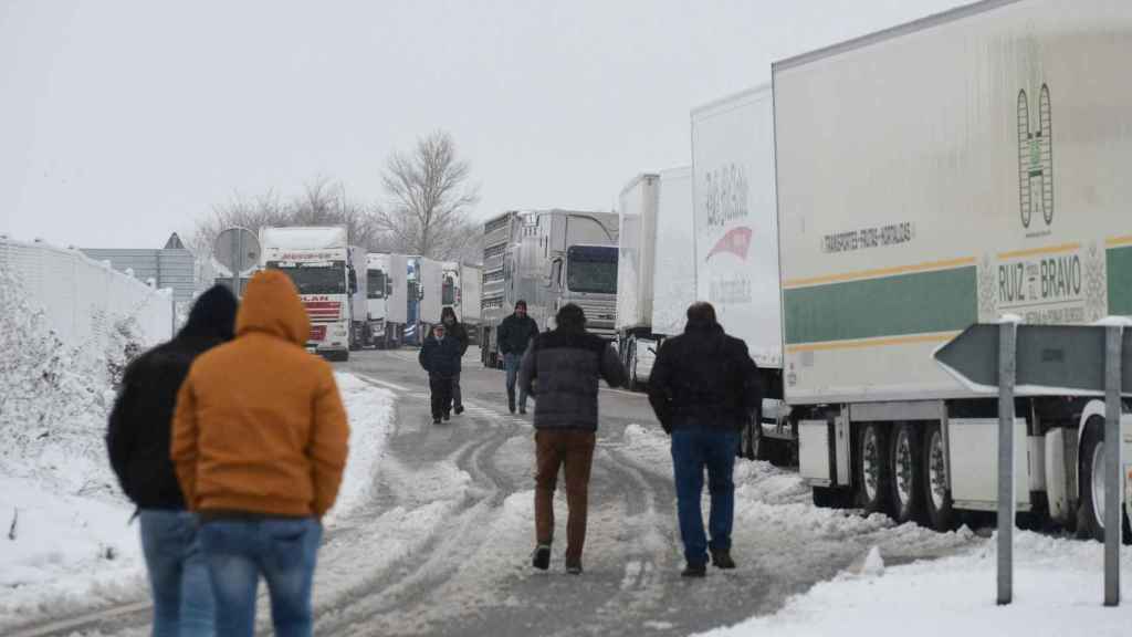 Tráfico comenzará a dar salida al millar de camiones embolsados en la provincia de Burgos