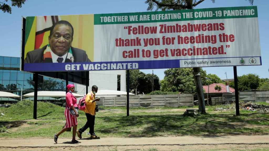 Zimbabue, donde tan solo el 19% de la población está vacunada.