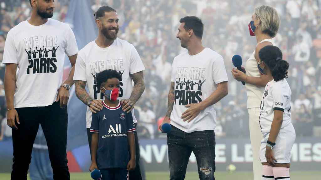 Sergio Ramos y Leo Messi, en su presentación ante la afición del PSG