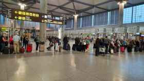 Cola de pasajeros en el aeropuerto de Málaga.