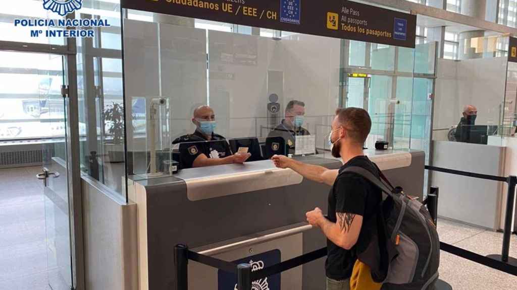 Detenido en el aeropuerto de Málaga un prófugo reclamado en Francia por tráfico de drogas