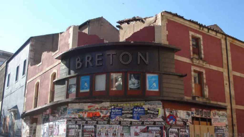 Obras de derribo del Teatro Bretón./ Foto ARCHIVO