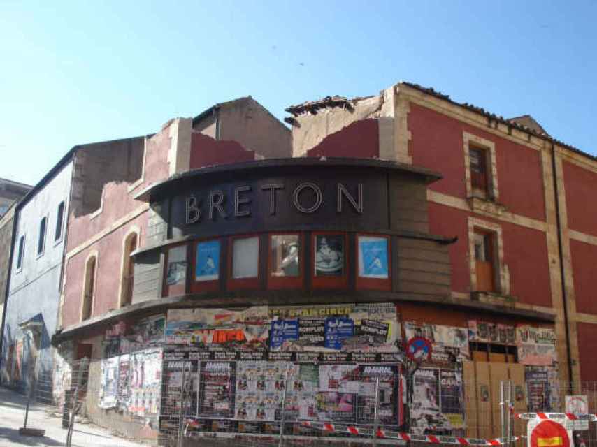 Obras de derribo del Teatro Bretón./ Foto ARCHIVO