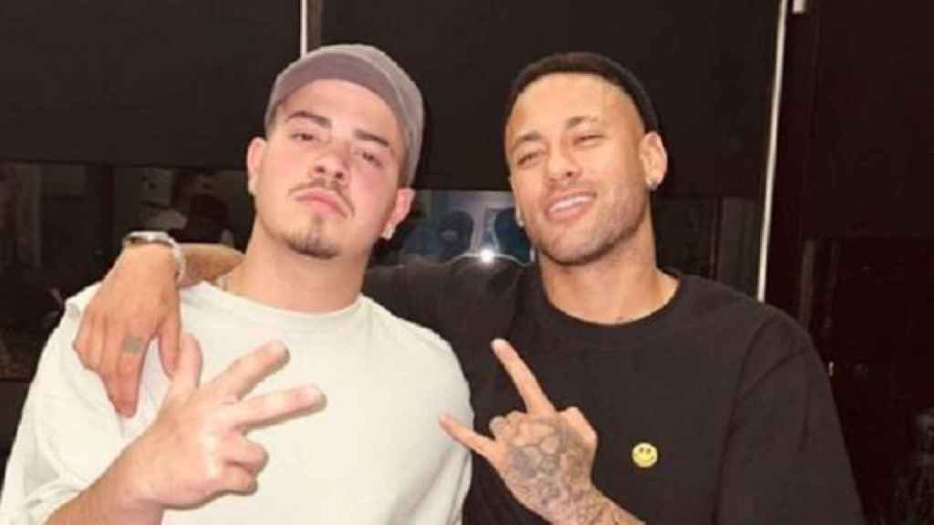 Neymar, de fiesta junto al cantante Jottape tras su lesión