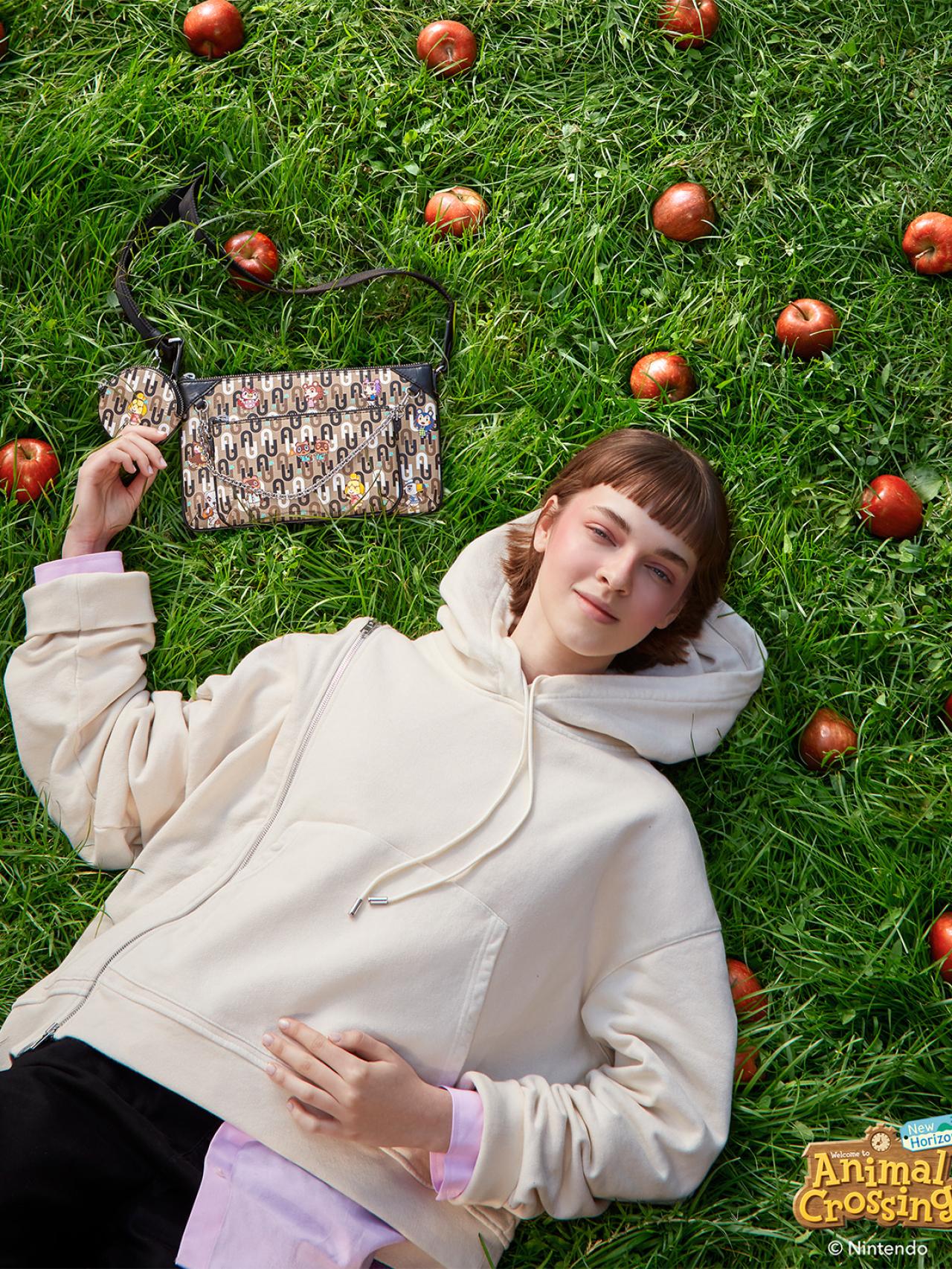 Furla se lanza al mundo de 'Animal Crossing' con una colección unisex